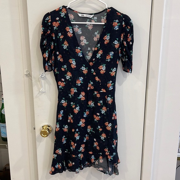 Zara floral dress - Picture 2 of 5